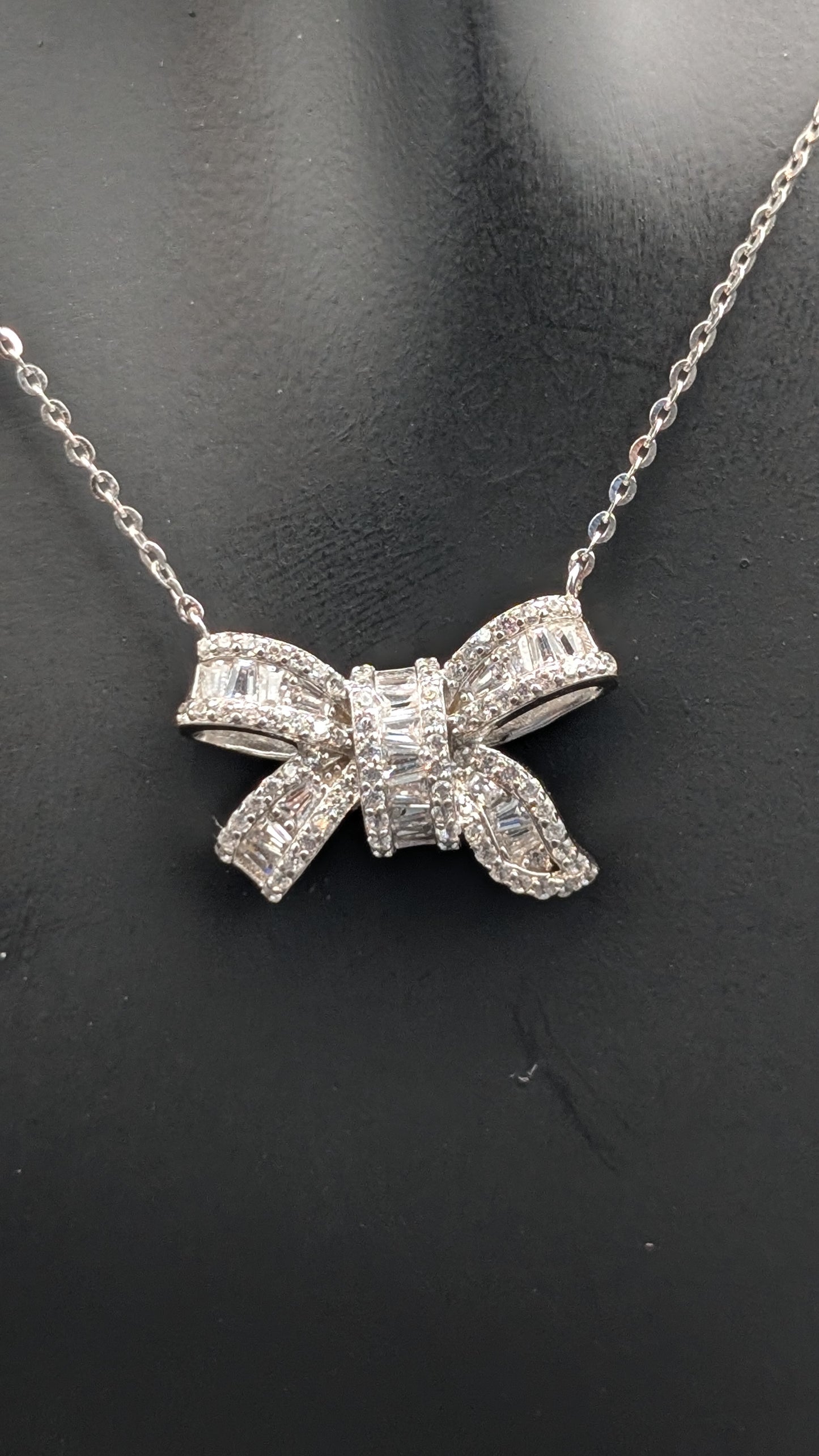 Twinkle Bow Necklace
